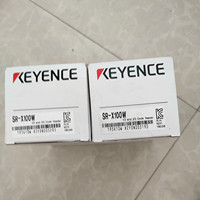 Lecteur de codes à autofocus alimenté par l'IA Keyence SR-X100W avec distance de détection de 50-1000 mm et sortie NPN/PNP, neuf et original