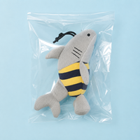 Jouet interactif en peluche couineur en forme de requin rayé, jouet à mâcher durable pour chiens et chats pour soulager l'ennui