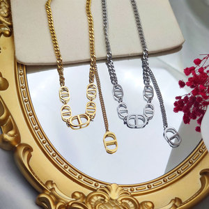 Collier de luxe inspiré des grandes marques pour femmes, collier en acier inoxydable plaqué or - Product Image 2