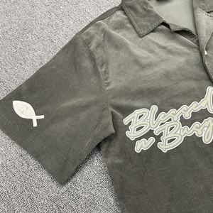 <span class=keywords><strong>Camicia</strong></span> a <span class=keywords><strong>quadri</strong></span> stile giovanile con logo personalizzato stile stile estivo <span class=keywords><strong>camicia</strong></span> da esterno ampia <span class=keywords><strong>camicia</strong></span> a <span class=keywords><strong>maniche</strong></span> <span class=keywords><strong>corte</strong></span> da uomo - Product Image 3