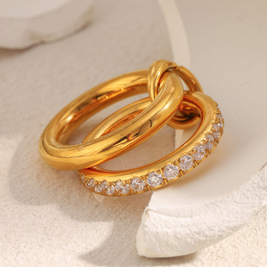 Anillo de Zirconia con Eslabones Entrelazados, Chapado en Oro de 18K, Hipoalergénico, de Acero Inoxidable, Moderno, Apilable, Decorativo - Product Image 5
