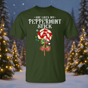 Ella le gusta mi camiseta navideña con diseño divertido de barra de menta. - Product Image 3