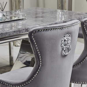 Juego de Comedor Moderno de Lujo en Acero Inoxidable Cromado Plateado con Sillas Chelsea, Respaldo de Terciopelo con Tachuelas y Diseño de Cabeza de León - Product Image 5