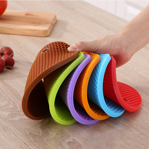 Neues Küchenwerkzeug Silikon-Tischdecke Anti-Rutsch-Isolierkissen Anti-Rutsch-Dickgeschirr Trocknen Backdecke Tischdecke zum Essen Abendessen - Product Image 5