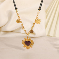 SUMMLY Chaîne de chandail en cuir avec pendentif en forme de cœur rose à la mode Collier en acier inoxydable plaqué or 18 carats Bijoux de mode