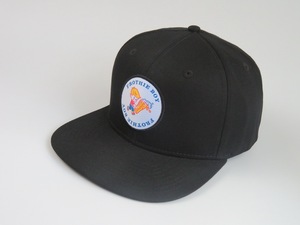 Tùy Chỉnh Màu Đen 6 Bảng Điều Chỉnh Ngắn Phẳng Brim Woen Nhãn Với Thêu Cạnh <span class=keywords><strong>Snapback</strong></span> <span class=keywords><strong>Cap</strong></span> Bóng <span class=keywords><strong>Cap</strong></span> - Product Image 4