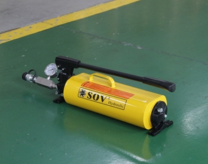Pompe hydraulique manuelle Enerpac ULTIMA 700 BAR à deux vitesses, modèle SOV-P-801, 4100 cm³, pour vérins à simple effet, utilisable de 8 à 10 ans, avec huile. - Product Image 5