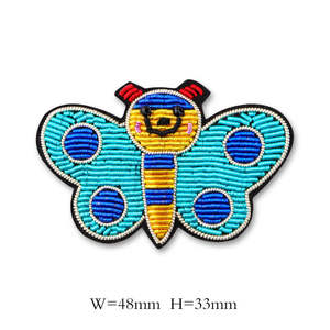 Broche de mariposa, broche femenino de seda india, bordado a mano, insignia creativa y original - Product Image 1