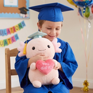 Peluche de Axolotl de Graduación con Detalles de Quillas Rosadas y Corazón para Colecciones de Anfibios y Graduaciones - Product Image 1