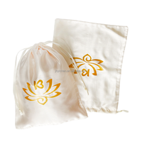 Sacs cadeaux en satin blanc avec cordon de serrage, logo personnalisé, pour l'emballage de jouets en peluche, pochettes en soie avec motif étoile