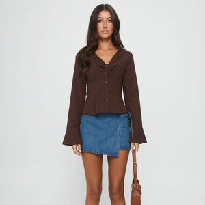 เสื้อเชิ้ตแขนยาวทรงเข้ารูปสไตล์วินเทจยุโรป-อเมริกัน ลายทางติดกระดุม สีน้ำตาล แฟชั่นสำหรับใส่ทำงานหรือเดินทางไปออฟฟิศ รับผลิตแบบ OEM ขายส่ง - Product Image 6