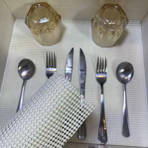 Tapis antidérapant pour tiroir Revêtement d'étagère Usine de Chine Vente Matériau lavable PVC Tapis écologique Tapis - Product Image 1