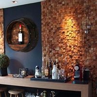 Porte-boissons mural à décor de tonneau de whisky, porte-bouteille de vin dans un bar de restaurant