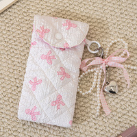 Étui à lunettes rose antichoc pour usage quotidien et voyage, avec embellissements nœud, rose, cœur, cerise