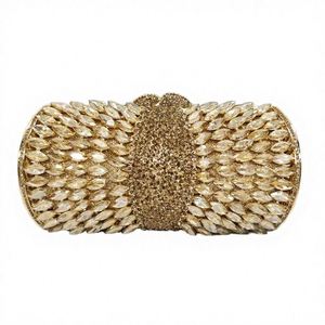 Pochette en métal avec chaînes de strass carrés pour femme, idéale pour les mariages, banquets et soirées - Product Image 3