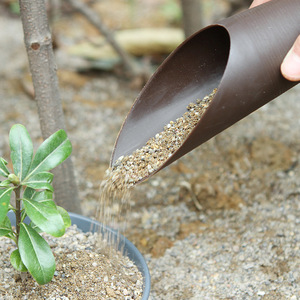 Soumei Hidemi <b>Bucket</b> <b>Spade</b> Plastic Brown Standard Scoop For Home Gardening Soil Filling <b>And</b> Top Dressing Tool - Product Image 1