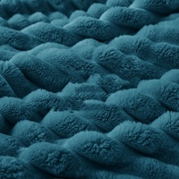 Vente en gros de couverture en molleton jacquard à rayures épaisses pour fauteuil couverture polaire d'hiver pour fauteuil moelleux couverture douce et confortable King Size