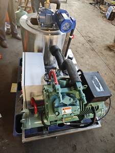 ZR- Macchina Industriale per la Produzione di Ghiaccio a Scaglie da 1000kg/giorno, 1-3 Tonnellate, per Acqua Salata Marina, per Mercati di Pesce e Frutti di Mare - Product Image 6