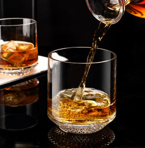 Nuevo diseño forma redonda 11 oz patrón de diamante antiguo Bourbon cristalería diamante-Corte rocas vasos para whisky y licor - Product Image 4