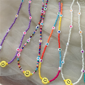 Venta caliente hecho a mano colorido semilla cuentas gargantilla lindo corazón sonrisa cara cuentas encanto collares para niñas - Product Image 1
