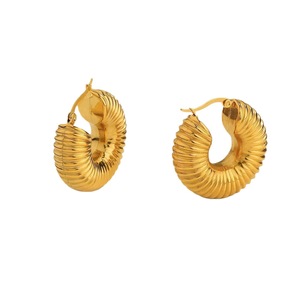 Boucles d'oreilles créoles pendantes tendance en acier doré, forme géométrique ronde - Product Image 5