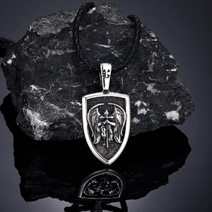 Collier pendentif bouclier de l'archange Saint Michel pour homme, en acier inoxydable, bijoux religieux, chaîne de 60 cm, relief double face - Product Image 2