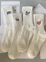 Chaussettes brodées en tricot de haute qualité, couleur blanche, nouveau design, logo personnalisé