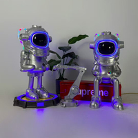 Sculpture d'astronaute cyberpunk sur mesure grandeur nature en fibre de verre avec éclairage LED néon pour événements KTV, bars, installation artistique intérieure et extérieure