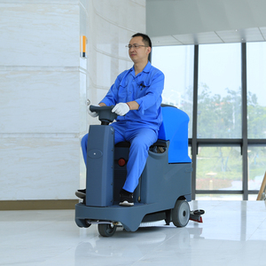 Аккумуляторная трехколесная машина для уборки дорог с функцией распыления воды, электрическая подметально-уборочная машина для пола, самоходная дорожная подметальная машина - Product Image 4