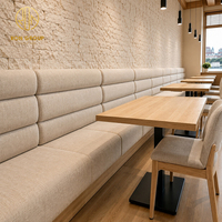 Table carrée durable Ron Group Modern Furniture avec chaise en tissu et structure en bois, stand commercial personnalisé pour restaurant