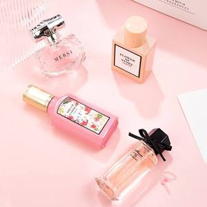 Set da Viaggio per Donna e Mini Profumi Personalizzati, Set Regalo di Profumi con Etichetta Privata per Donne - Product Image 2