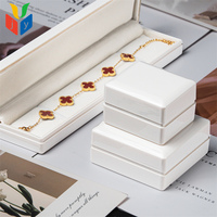 Boîte à bagues personnalisée en gros Boîte à collier en laque de piano blanche Boîtes d'emballage pour bijoux avec logo pour mariage
