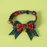 Collier de Noël pour animaux Zoyi avec boucle de sécurité détachable, collier réglable pour animaux avec clochette, motif à carreaux, nœud en feuille d'or