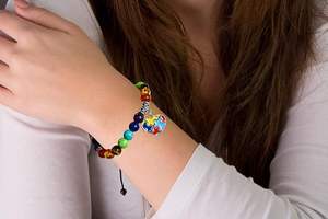 Bracciale con perline di ametista e cristalli dei 7 chakra, placcato argento e oro, per la consapevolezza sull'autismo, regalo per la festa della mamma con nastro. - Product Image 6
