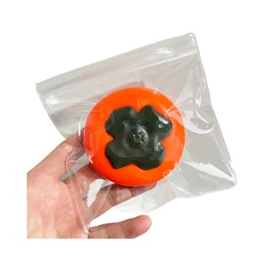 Nouveaux jouets anti-stress réalistes en forme de kaki fluide de 6,5 cm pour tous les âges, jouets sensoriels pour soulager le stress pour les enfants de 5 à 7 ans, vente en gros disponible - Product Image 1