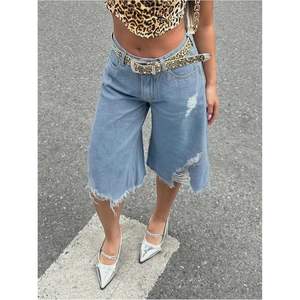 Shorts en jean déchiré taille haute asymétriques à jambe large pour femme, coupe capri, 100 % coton - Product Image 2