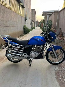 <span class=keywords><strong>Moto</strong></span> à essence <span class=keywords><strong>Suzuki</strong></span> EN150 150cc personnalisée monocylindre 4 temps refroidie par air CDI adaptée à toutes sortes de conditions routières - Product Image 2