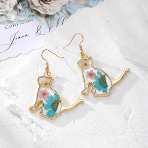 Sitting Cat Shape Gold Frame Resin Dangle <b>Earrings</b> Pressed Dried Flower Floral Drop <b>Hook</b> <b>Earrings</b> Women Cute Botanical Jewelry - Product Image 4