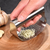 Ingebouwde Flesopener Smash Knoflookpers Rocker Heavy Duty Roestvrijstalen Gehaktmolen Crusher Chopper Met Dunschiller En Schraper