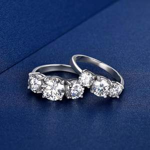 แหวนหมั้นเพชรโมอิสสีเงินสเตอร์ลิงวงแหวนแต่งงานทำจากหิน<span class=keywords><strong>3</strong></span>เม็ดพร้อมด้วยแหวนสัญญาครบรอบปีที่ได้รับการตัดแบบกลม - Product Image 3