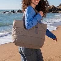 Sac fourre-tout matelassé et rembourré léger et élégant pour femme, idéal pour les week-ends, par des fabricants de sacs de luxe