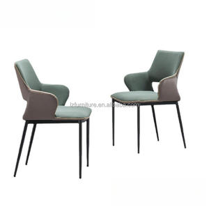 Chaise de salle à manger moderne de luxe écologique en similicuir, avec fonctionnalités réglables et extensibles, couleur personnalisable, pieds en métal robustes - Product Image 1
