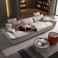 Sofá Súper Grande de Asiento Súper Profundo y Ancho con Respaldo Alto para Sala de Estar Estilo Italiano Minimalista en Crema de Lujo Ligero en Piel Sintética