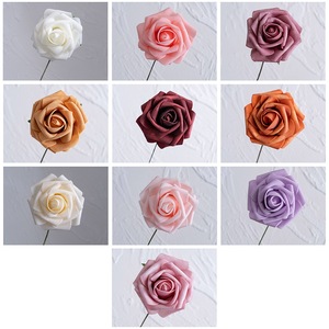 Ramo de Rosas Artificiales Realistas de 26 cm con Tallo para Decoración de Bodas, Fiestas y Hogar - Product Image 3