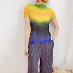 Fashion Casual Summer Gradient Printed Pleated T-shirt Women Short-sleeved Thin High-elastic Breathable Eco-Friendly - Product Image 2