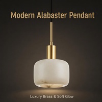 Lampe suspendue en albâtre sur mesure OEM, design personnalisé, métal doré, vente en gros pour projets hôteliers, salle à manger, chevet