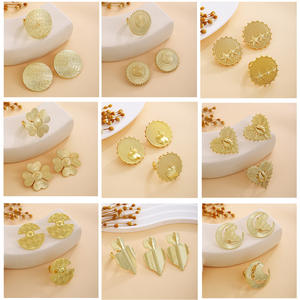 Sunnice Boucles d'Oreilles Créoles Creuses Géométriques BOHO Européennes & Américaines et Anneau Ensemble 2-en-1 Bijoux de Mode en Alliage Métallique Irrégulier Vente en Gros - Product Image 3