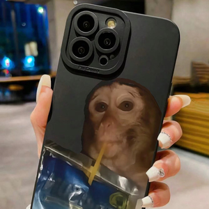 Nueva Funda Divertida y Original para iPhone 17 16 15 Pro Max con Diseño de Mono y Jugo de Frutas, Patrón de Dibujos Animados, Negra Mate, Cubierta de Poros Finos - Product Image 1