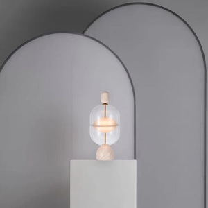 โคมไฟตั้งโต๊ะแก้วสไตล์มินิมอลหลังสมัยใหม่สำหรับห้องนั่งเล่น โคมไฟข้างเตียงสไตล์นอร์ดิก ดีไซน์หินอ่อนสุดสร้างสรรค์ ใช้พลังงานจากไฟบ้าน/แบตเตอรี่ - Product Image 3