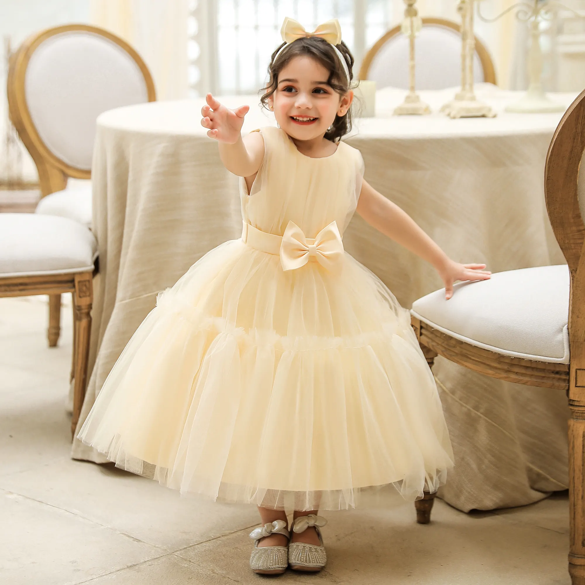 チュールかわいいイースターウェア小さな女の子のための白いウェディングドレス女の赤ちゃんのチュチュドレス女の赤ちゃんのチュチュドレス